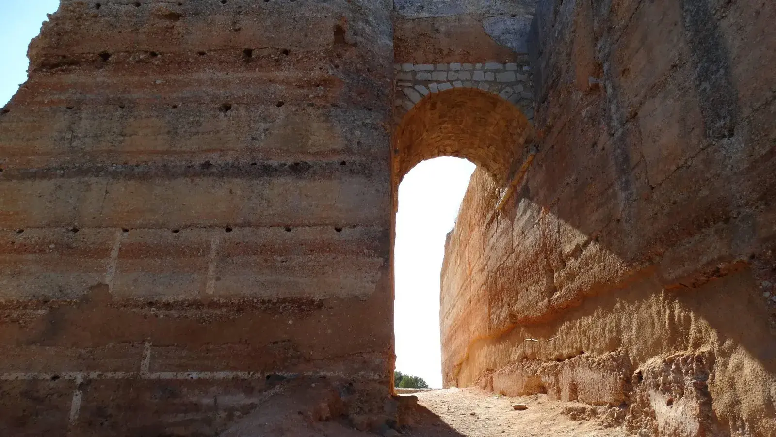 O arco do Castelo de Paderne